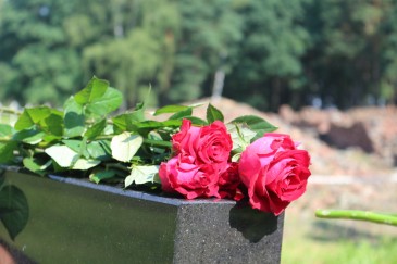 1 sierpnia odbyła się ceremonia upamiętniająca ofiary przy pozostałościach po krematorium V